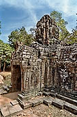 Ta Som temple - western gopura of the third enclosure.